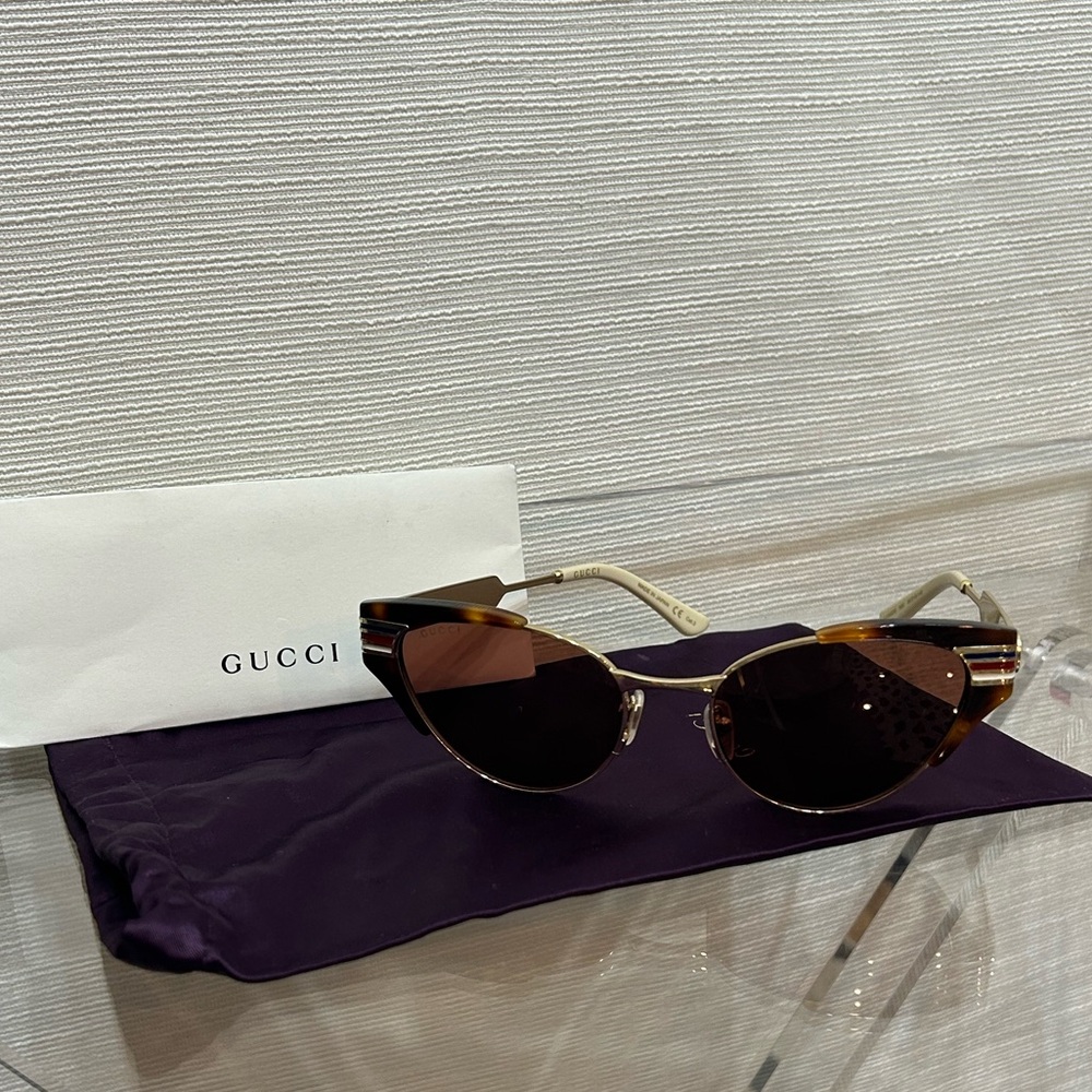 Gucci Gold and Brown Cat Eye Sunglasses - Picture 5 of 6